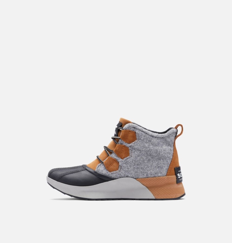 Camel Brown-Black Sorel Women's Out N About Iii Classic Boot