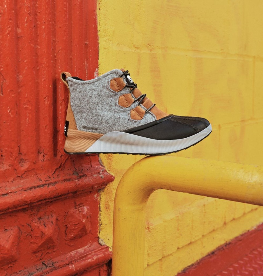 Camel Brown-Black Sorel Women's Out N About Iii Classic Boot