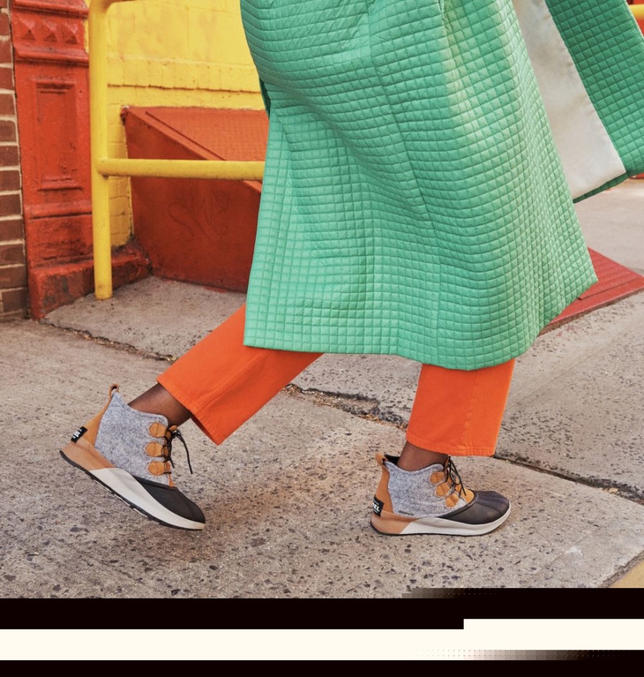 Camel Brown-Black Sorel Women's Out N About Iii Classic Boot