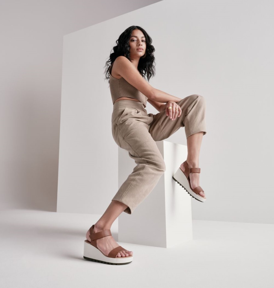 Sorel Women's Cameron Wedge Sandal Velvet Tan