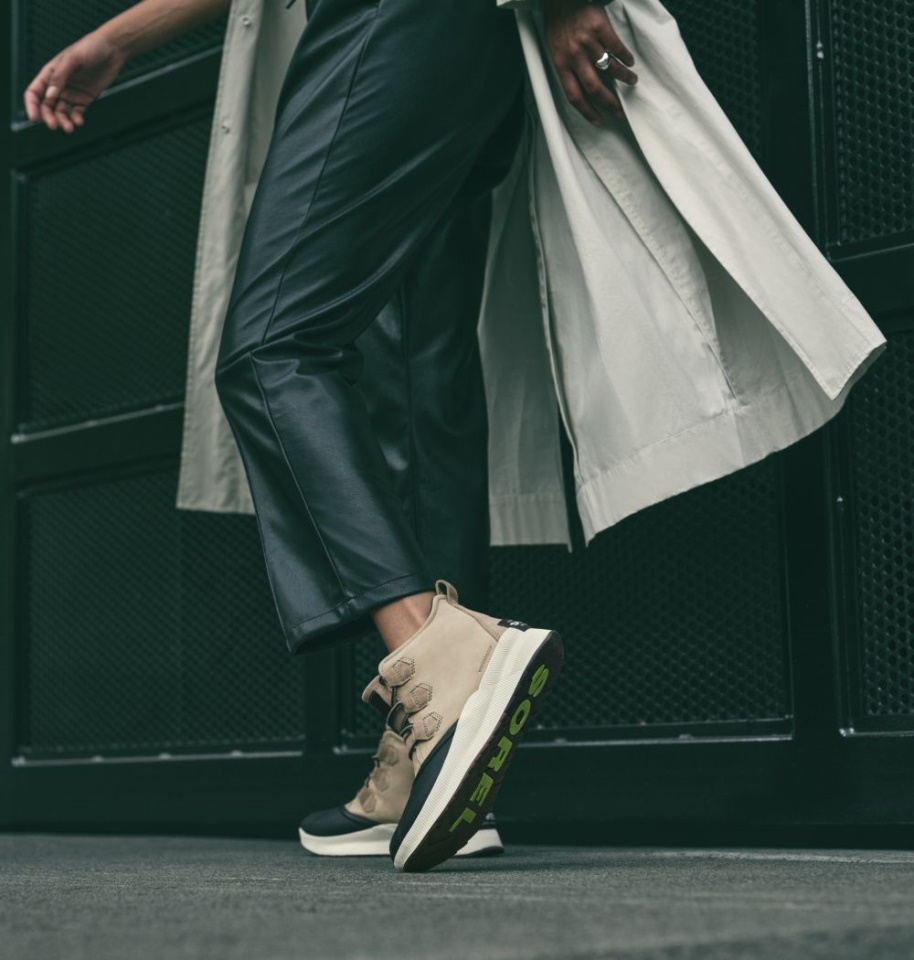 Sorel Women's Out N About Iii Classic Boot Omega Taupe-Black